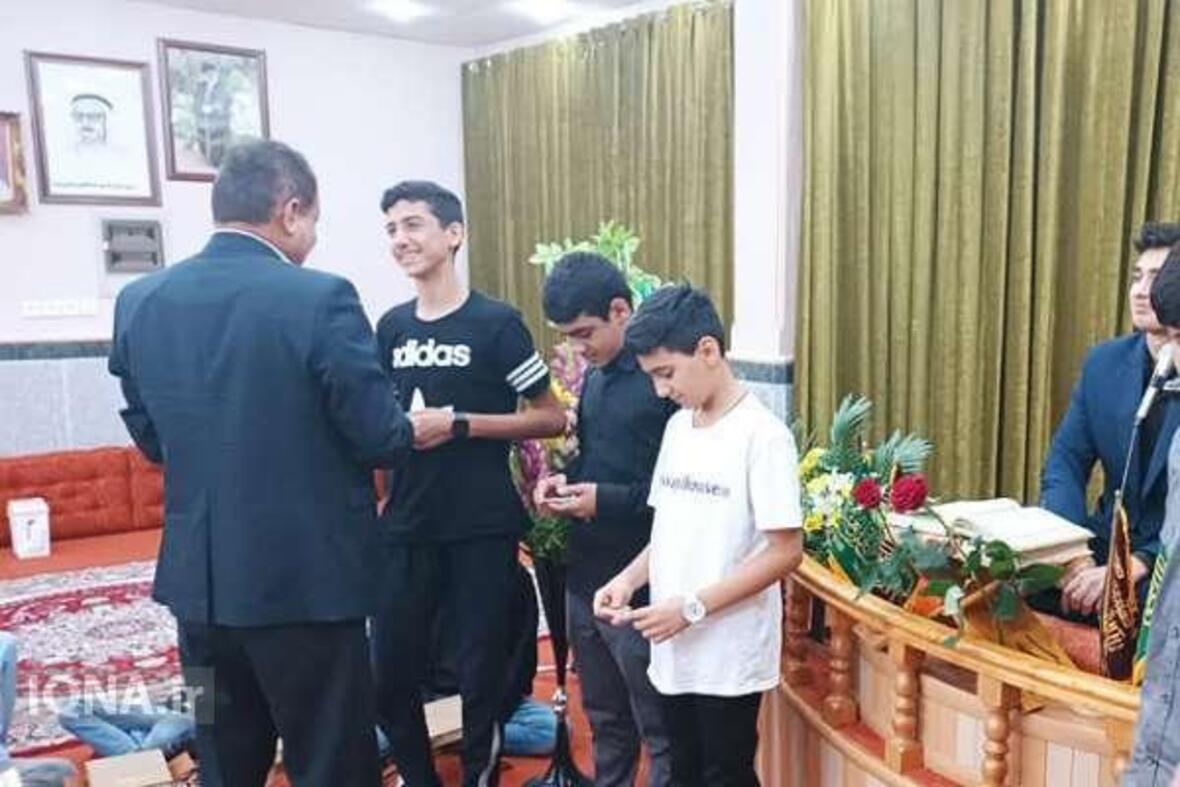 روایتگری ایکنا از دورهمی قرآنی مؤسسه ولیعصر(عج) شهر گناوه 