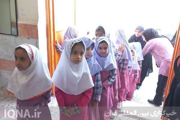 جشن شکوفه‌ها در مدارس روستای گورک بندر دلوار 