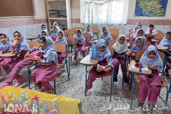 جشن شکوفه‌ها در مدارس روستای گورک بندر دلوار 