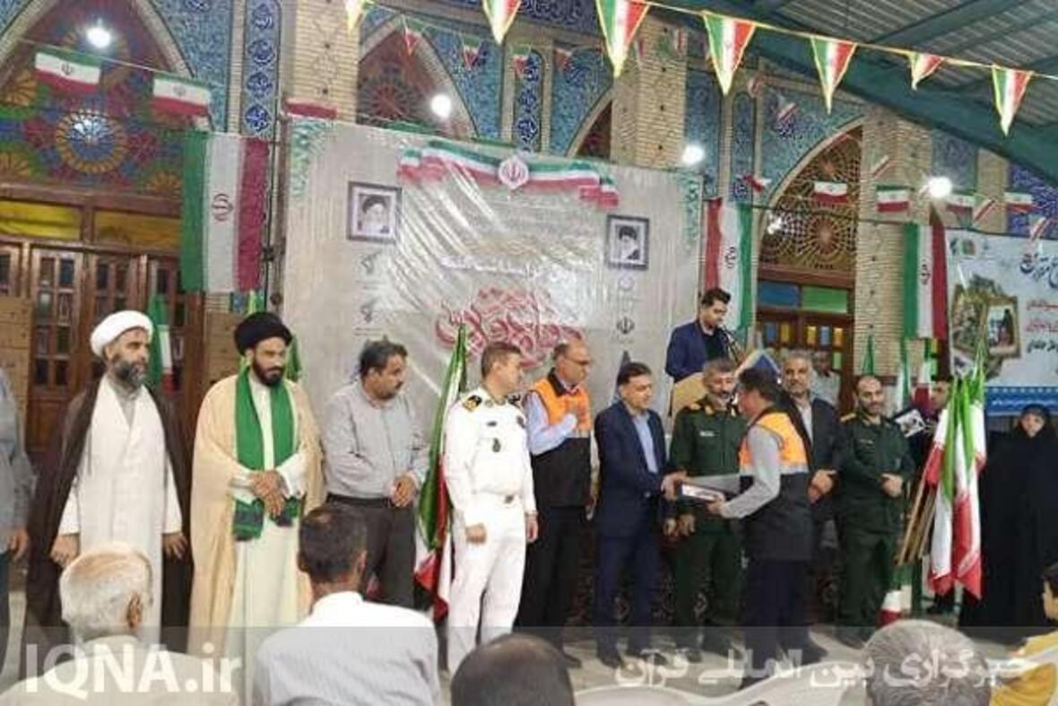 تجلیل از خانواده‌های حماسه‌آفرینان دفاع مقدس در مسجد توحید بوشهر