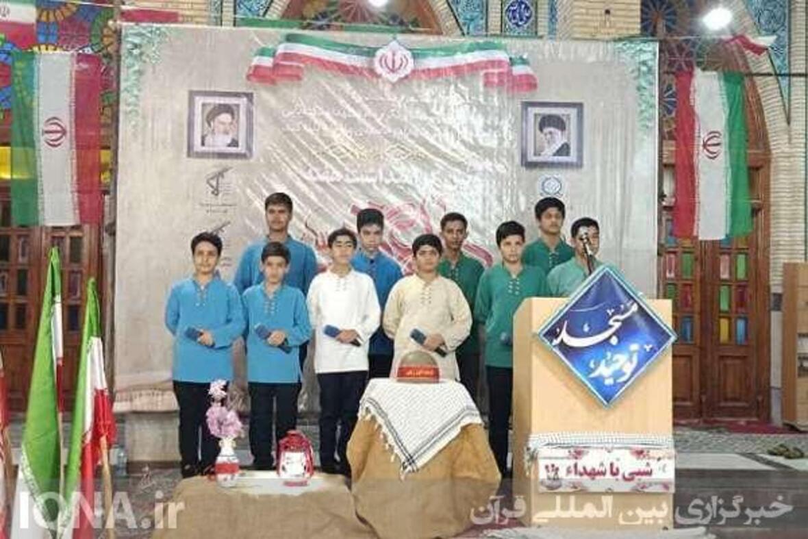 تجلیل از خانواده‌های حماسه‌آفرینان دفاع مقدس در مسجد توحید بوشهر