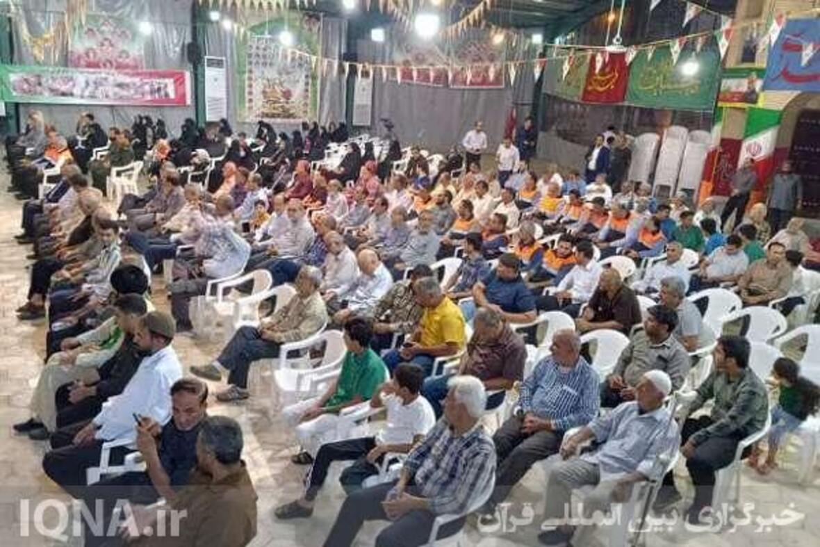 تجلیل از خانواده‌های حماسه‌آفرینان دفاع مقدس در مسجد توحید بوشهر