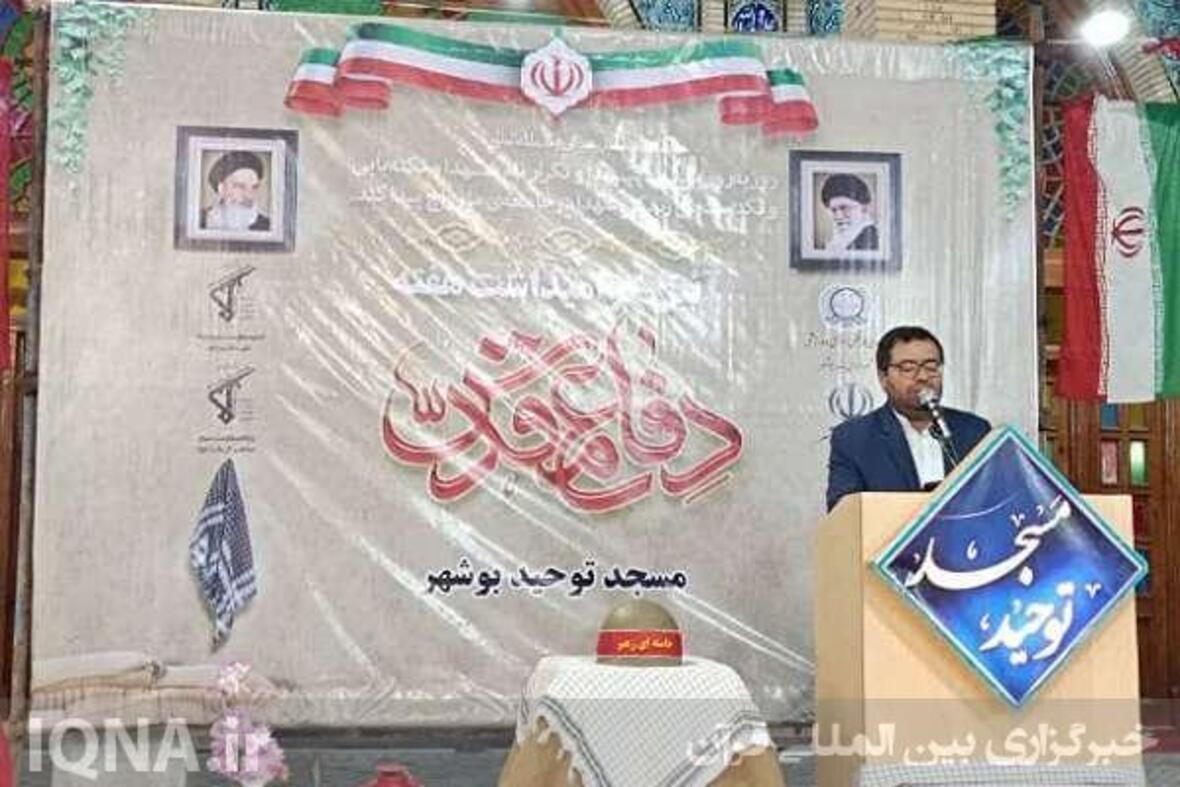 تجلیل از خانواده‌های حماسه‌آفرینان دفاع مقدس در مسجد توحید بوشهر