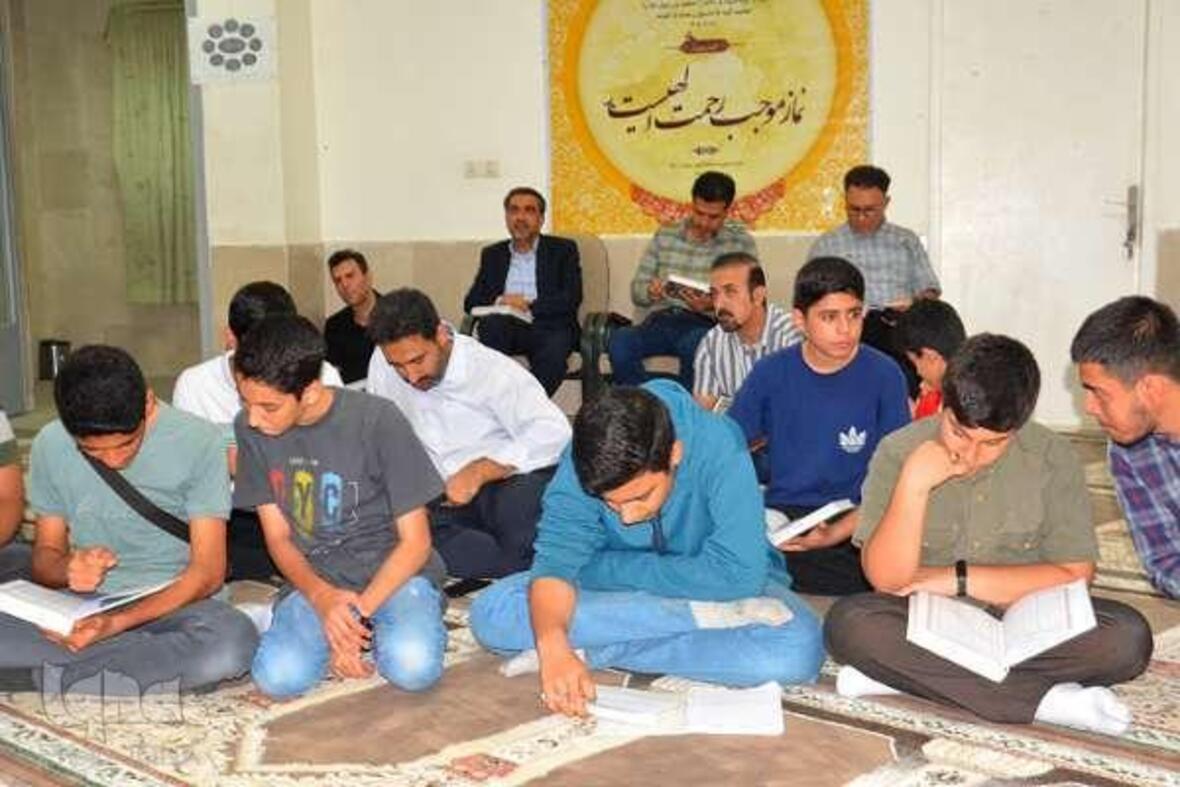 کرسی تلاوت قرآن در مسجد النبی(ص) مجتمع گاز پارس جنوبی استان بوشهر