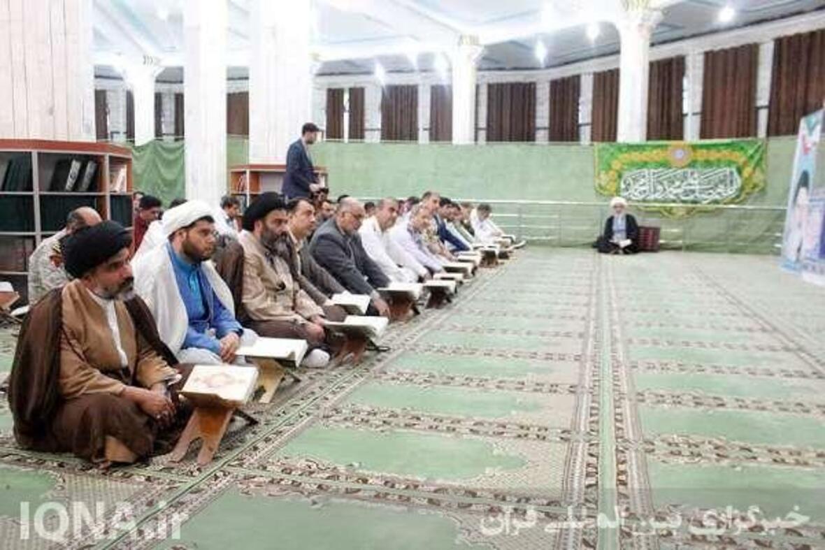 محفل انس و تدبر در قرآن کریم به یاد ۴۸۰۰۰ شهید آجا