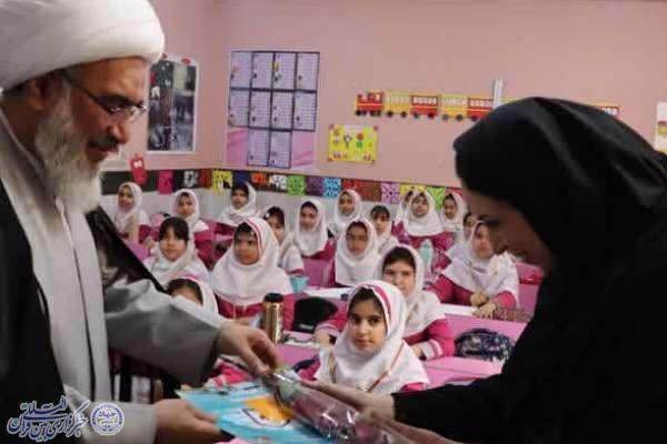 تجلیل معلمان دبستان دخترانه مصلحیان محله شهدای گمنام شهر بوشهر