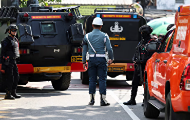 इंडोनेशियाई मस्जिद में विस्फोट