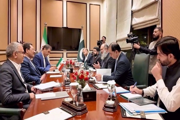 Un funzionario pakistano definisce l’Iran “la corona sul capo della Ummah islamica”
