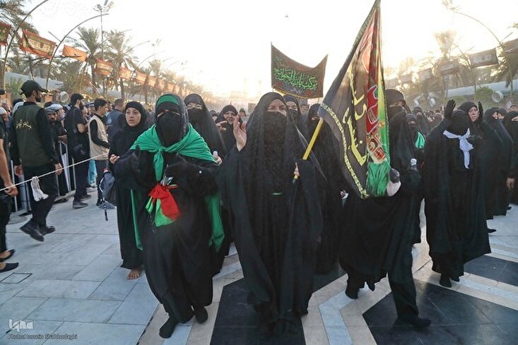 Em Imagens: Milhões Observam o Arbaeen 2025 Enquanto a Noite Cai sobre Karbala