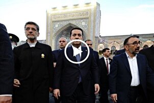 Irak Başbakanı, İmam Rıza (a.s) Türbesi'ni ziyaret etti
