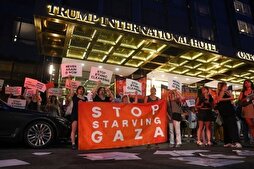 ABD’de göstericiler, Trump’ın New York’taki otelinin önünde Gazze’deki açlığı protesto etti